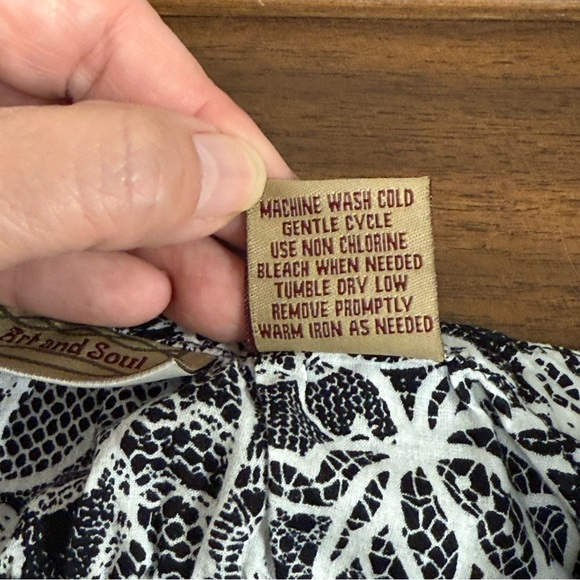 Art and Soul Black White Floral Lace Print Peasant Blouse Women’s M 3/4 Sleeve C - Picture 6 of 7